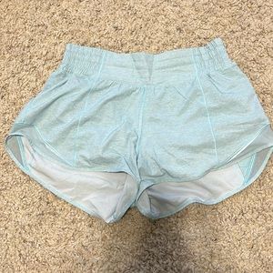 Lululemon Hotty Hot High-Rise 2.5 Short Heathered Icing Blue